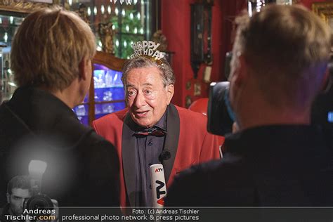 Wir haben uns sofort gut verstanden und verbringen seither beruflich und privat sehr viel zeit miteinander, erzählte bahati venus über ihre neue liebe zu dem. Richard Lugner 88. Geburtstag - Marchfelderhof - Sa 10.10.2020