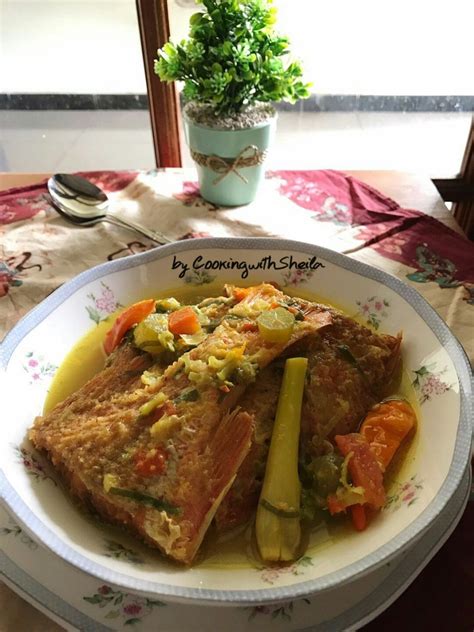 Masakan garang asem ini biasanya disajikan dengan nasi, sate ayam, tempe goreng, dan juga perkedel. Garang Asem Ikan | Resep masakan indonesia, Makanan dan minuman, Resep seafood