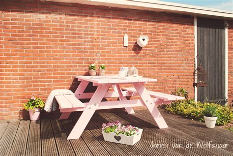picnic table Sweet Pink Picnic table, home made:) Like 't Love 't! | Pink picnic, Picnic table ...