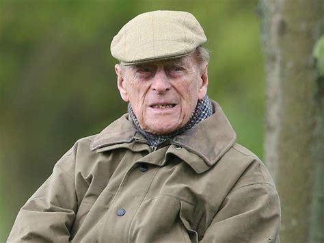 Das dürfte die queen aufatmen lassen: Prinz Philip befindet sich weiterhin im Krankenhaus ...