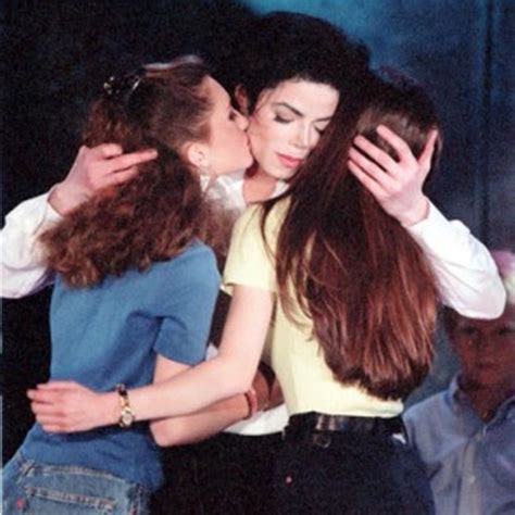Mj Kissing Girls Michael Jackson Photo 11364331 Fanpop