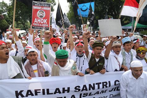 Bubarkan Diri Massa 212 Serentak Tangkap Ahok Nusantaranews