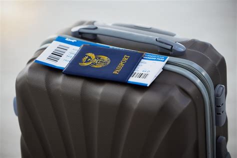Maleta De Pasaporte Y Boleto De Avión Para Seguridad De Viaje En El