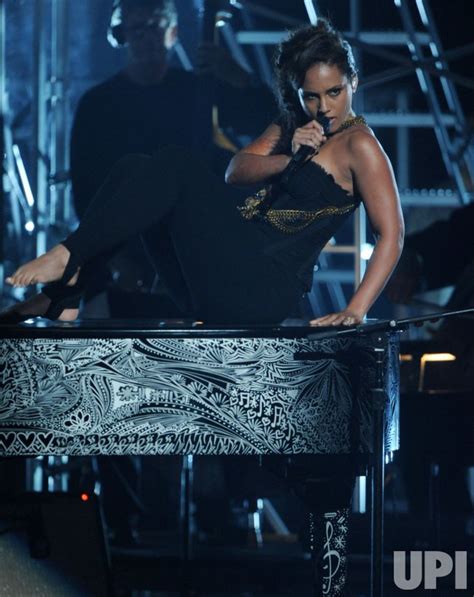 Photo Alicia Keys Performs At The Bet Awards In Los Angeles Lap2011072630