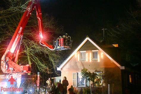 Brandweer Veegt Schoorsteen Na Brandmelding In Het Buitengebied Van