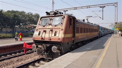Thiruvananthapuram central ve lokmanya tilak terminus arasında faaliyet göstermektedir. Kerala Express is longest running daily train in India ...