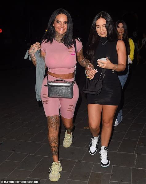 Jemma Lucy Showcases Her Hourglass Curves In A Pink Co Ord Daily Mail Online