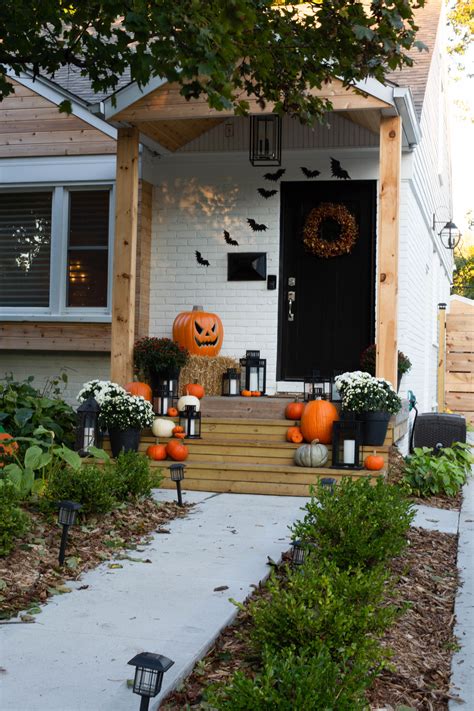 20 Classy Front Porch Halloween Decorations