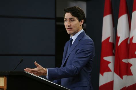 رئيس وزراء كندا جاستن ترودو يعتذر عن صورة ألف ليلة وليلة بعد جدل واسع