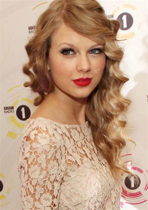 Taylor Swifts Hair Makes Hollywood Plastic Surgeons ‘perfect List