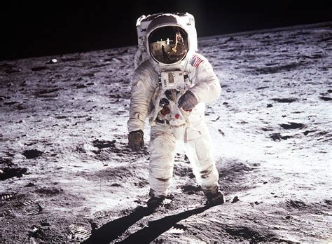 Buzz aldrin's father, a colonel in the u.s. 50 years ago: Aldrin celebrated communion on moon