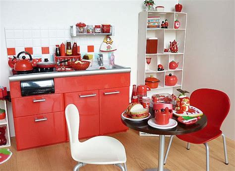 Tidak hanya berfungsi untuk melindungi kondisi bangunan saja. Warna merah sejuk untuk dapur dengan momentum - kurang ajar dan stylish