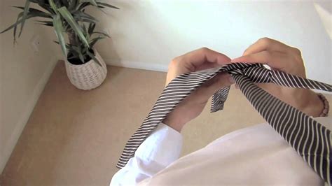 Want to know how to tie a tie in a full windsor knot? How to tie a Tie - The Half Windsor Knot - The Rules of ...