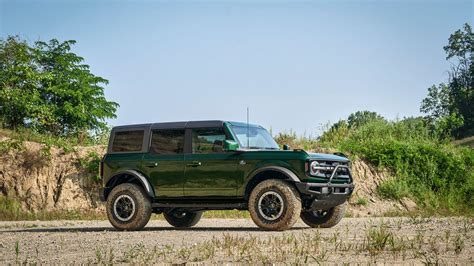 2022 Ford Broncos New Eruption Green Paint Looks Incredible Cnet