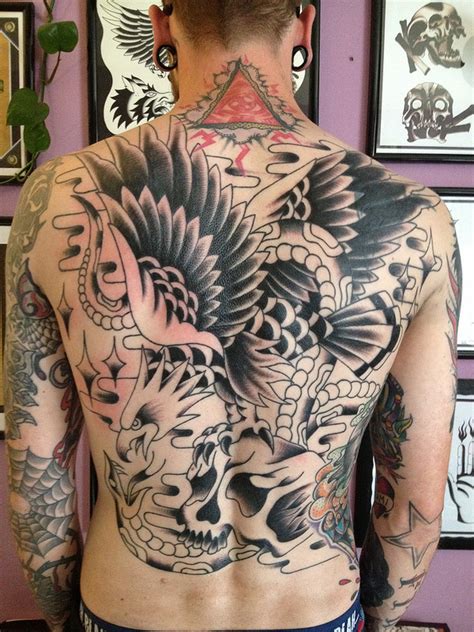 Diferentes estilos de tatuajes en la espalda. Tatuajes para chicos ¿Cuales son Las 9 zonas más ...