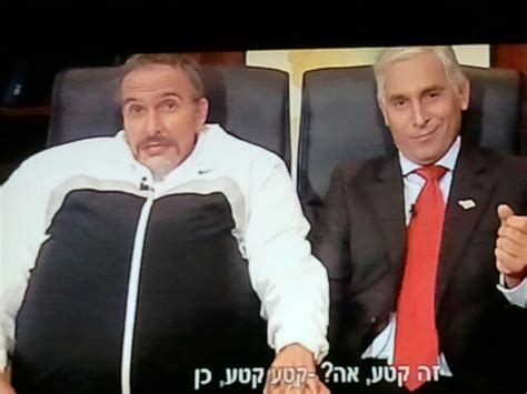 עמיר פרץ והעובדים המיתולוגי שלו, נכנסו לקאנון הבדיחות הלאומי של ישראל, בעיקר בגלל ארץ נהדרת. "ארץ נהדרת": ככה לא עושים סאטירה | מגפון ניוז Megafon News