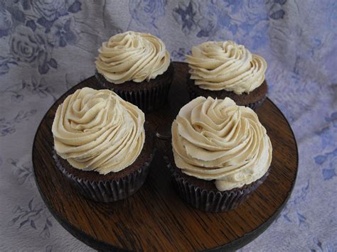 Divide the batter evenly between the 12 liners. Mocha cupcakes with Espresso buttercream frosting | Mocha ...
