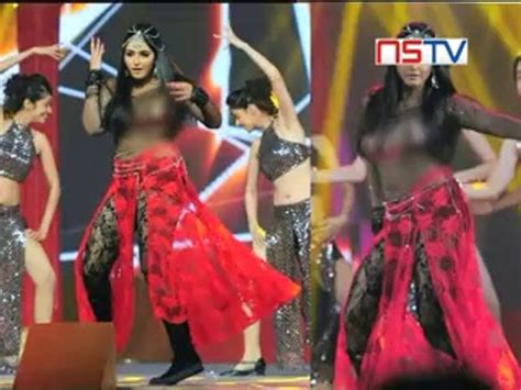 Ragini Dwivedi S Wardrobe Malfunction Pictures Leaked Video Dailymotion