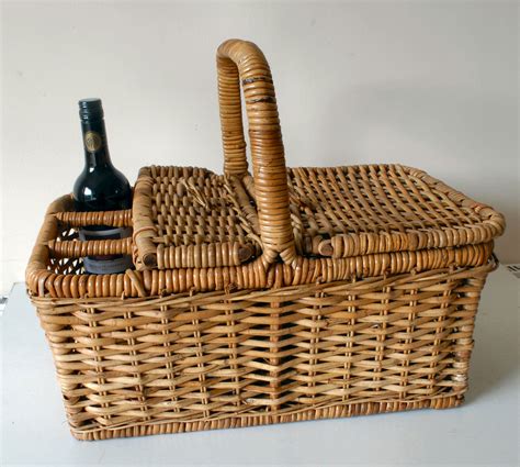Vintage Large Wicker Lidded Picnic Basket/Hamper With 3 ...