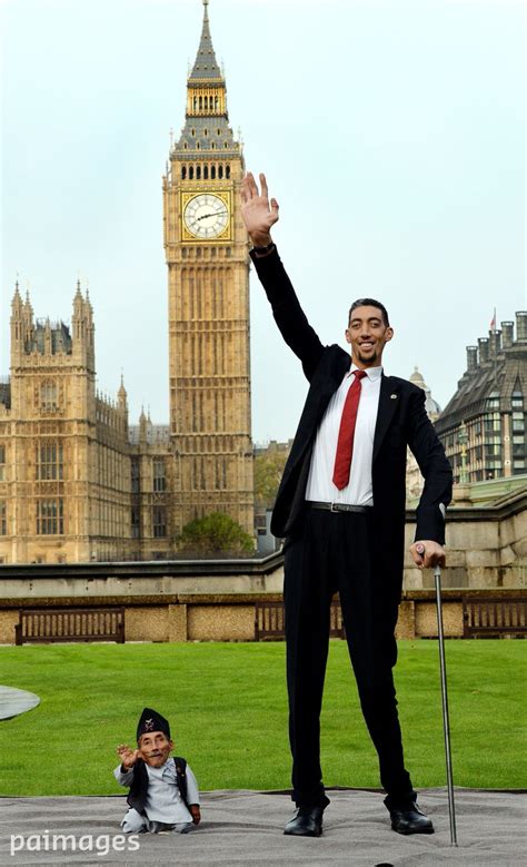 Sultan Kosen When The Worlds Tallest Man 8ft 3 Sultan Kosen Met The