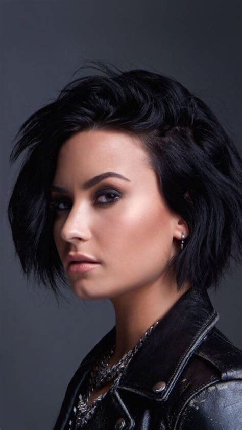 Give your heart a break. Demi Lovato | Demi lovato short hair, Short hair styles