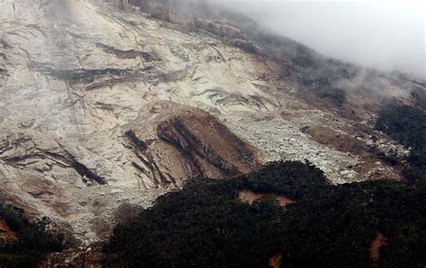 Perkara itu dimaklumkan seorang penuntut malaysia di lubnan, ismail zulkifli. Runtuhan besar berlaku di Gunung Kinabalu | Gambar Terkini ...