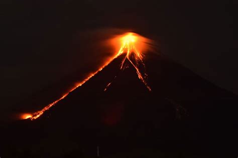 Watch Mayon Volcano Spews Lava Fountain Abs Cbn News