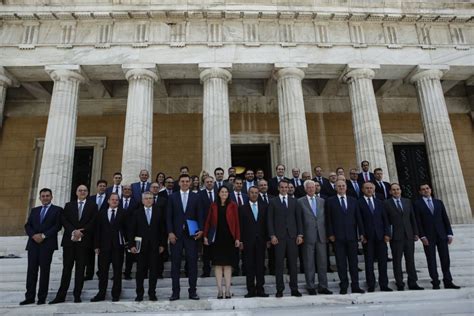 Μίνι ανασχηματισμός ανακοινώθηκε από το μέγαρο μαξίμου σε μια αιφνιδιαστική ανακοίνωση το πρωί της παρασκευής, στον απόηχο των καταστροφικών πυρκαγιών στη χώρα. Μετά τις προειδοποιήσεις... ακολουθεί ανασχηματισμός ...