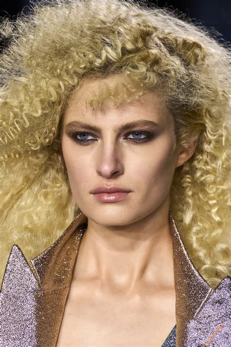 Runway Makeup Trends 2022 The Top 5 Beauty Trends Fashion Magazine