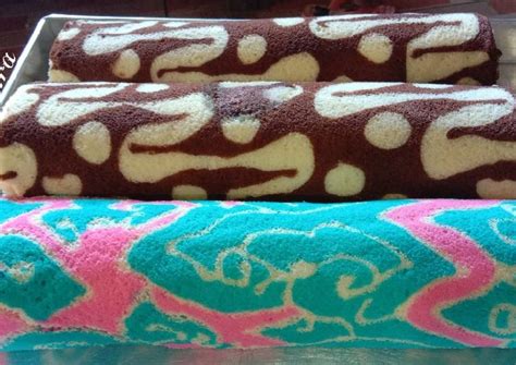Seinget ei dulu pernah bikin bolu gulung jaman pake oven gas. Bolu Gulung Motif Batik : Resep Sederhana Bolu Gulung ...
