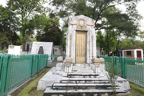 The Panteón Civil De Dolores Mexico Citys Biggest Cemetery