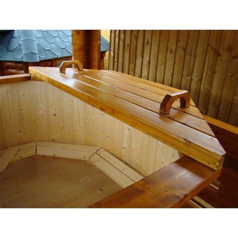 Most are made up of two sections attached by a hinge between them. Diy Hot Tub Cover For Healthty : Wooden Diy Hot Tub Cover ...