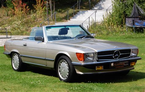 The r107 and it's genetic grandparent, the 300sl (w194). Mercedes Benz 300SL R107