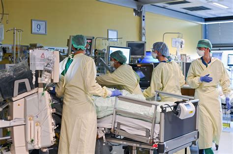 Number Of Covid 19 Patients In German Icus Reaches All Time High