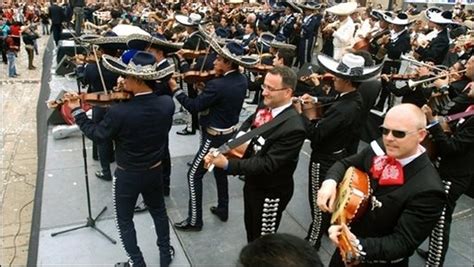 Un Autre Record Du Monde Au Mexique 549 Mariachis Jouant Ensemble