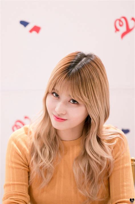 Twice Momo Wallpaper