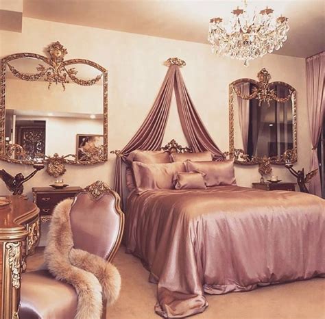 Pin By Kee On Decorations And Stuff Luxurious Bedrooms Royal Bedroom