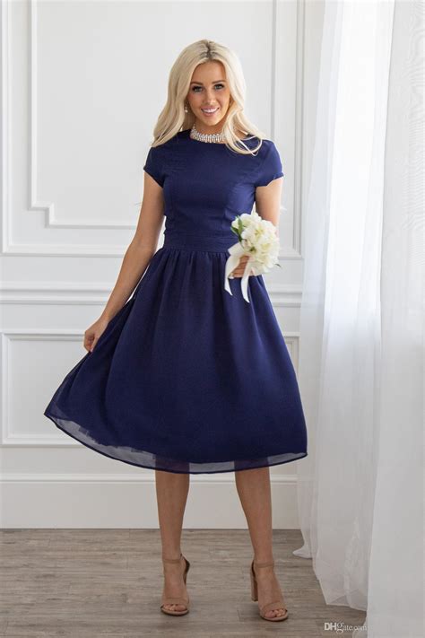 2019 New Navy Blue Chiffon Short Modest Bridesmaid Dresses With Cap Sleeves Knee Length A Line