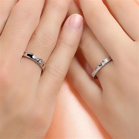 Seperti diketahui, jelang hari bahagianya, pasangan yang akrab salah satunya adalah membeli cincin yang akan dikenakan lesty ketika prosesi lamaran. Harga cincin berlian pernikahan Cincin Kawin - Cincin ...