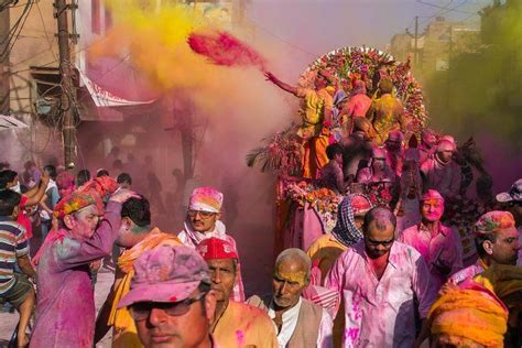 Celebrating Holi Festival In Mathura Vrindavan Inditales Holi