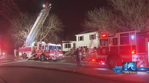Hampton Firefighters Battle Early Morning House Fire Youtube