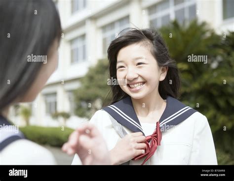 Japanische Schulmädchen Uniformen Fotos Und Bildmaterial In Hoher Auflösung Alamy