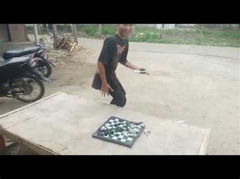 Meme anak yang main hape saat super bowl viral, justin timberlake jadi korban. Main catur paling lucu - YouTube