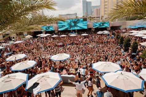 monster remodel of vegas wet republic promises an even splashier pool party los angeles times