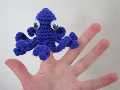 Ravelry Googly Eyed Octopus Finger Puppet Pattern By Vivian Clotilde