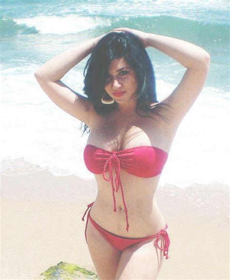 Nesha Jawani Ki Desi Mallu Bhabhi Hot In Tight Red Bra