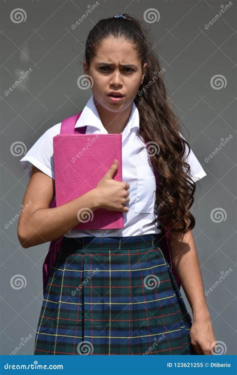 Menina Colombiana Católica Da Escola E Farda Da Escola Vestindo Da Confusão Imagem De Stock