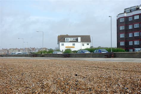 The Beachcomber Seaford © Robin Webster Cc By Sa20 Geograph