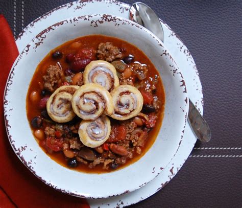 Spicy Cinnamon Chili With Cinnamon Roll Croutons Cooking Mamas