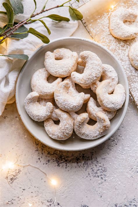 I made the almond crescent cookies just like the recipe said and they were a hit. Almond Crescent Cookies (Kipferl Cookies) + VIDEO - A ...